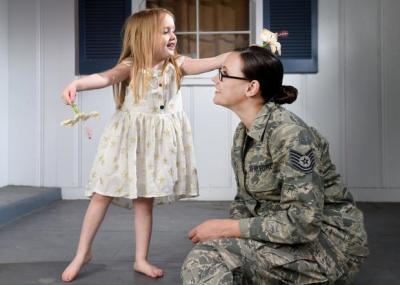 air force mother and daughter